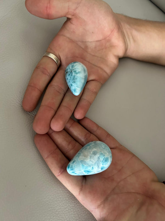 les oeufs de yoni sont des pierres brutes qui ont étés taillées sur mesure. en exclusivité sur univers larimar