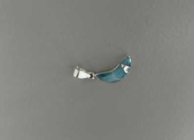 pierre de larimar en pendantif en forme de croissant de lune 